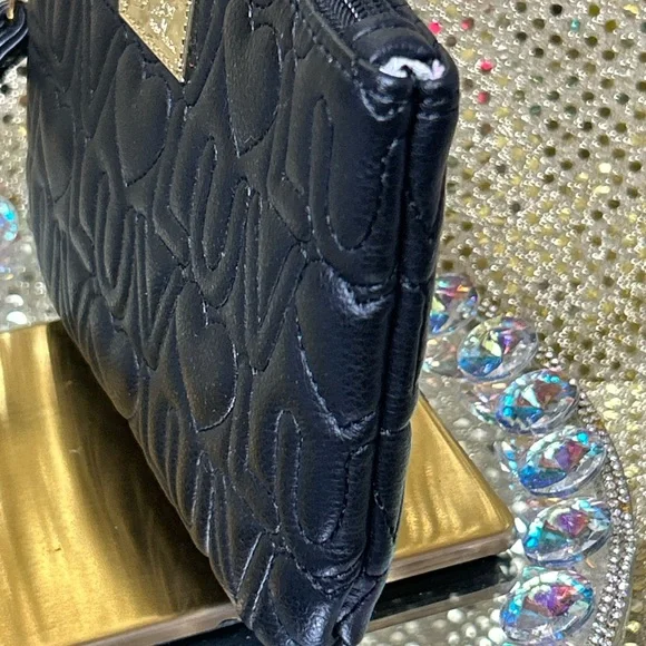 Betsey Johnson Black Quilted 'Luv' Wristlet Clutch Approx. 8 x 5 - Picture 4 of 12